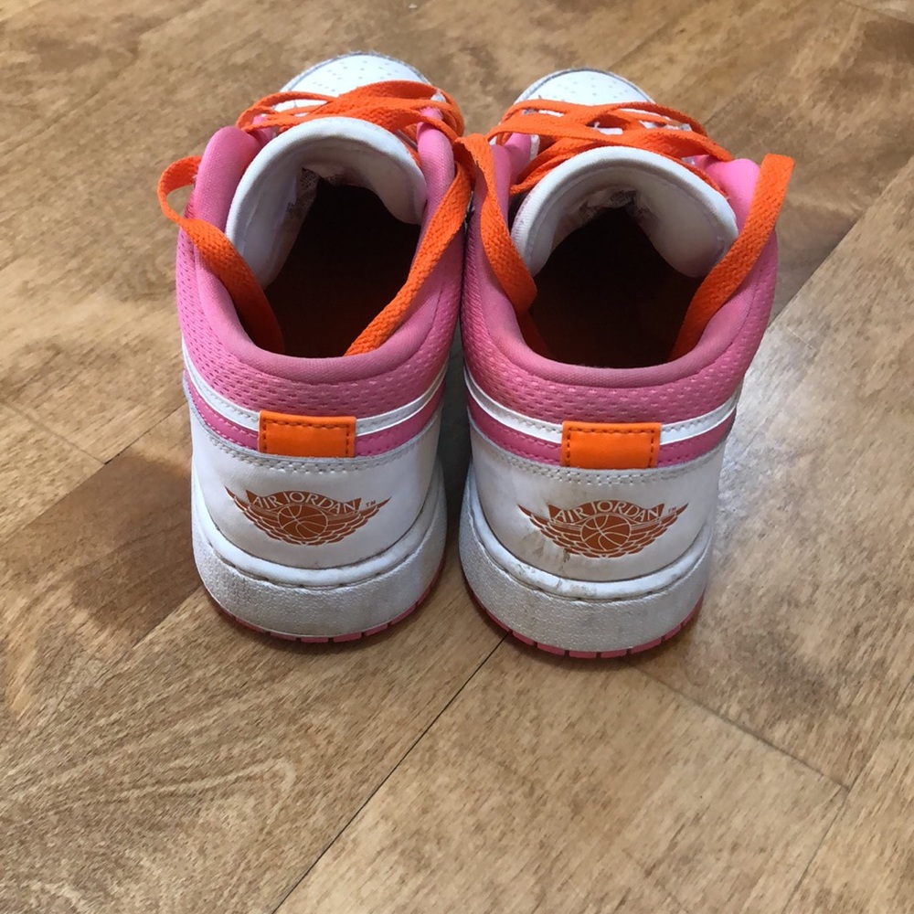 Girls Air Jordan “pinksickle” shoes. Size 6Y. Worn less than 10 times. - Picture 4 of 7